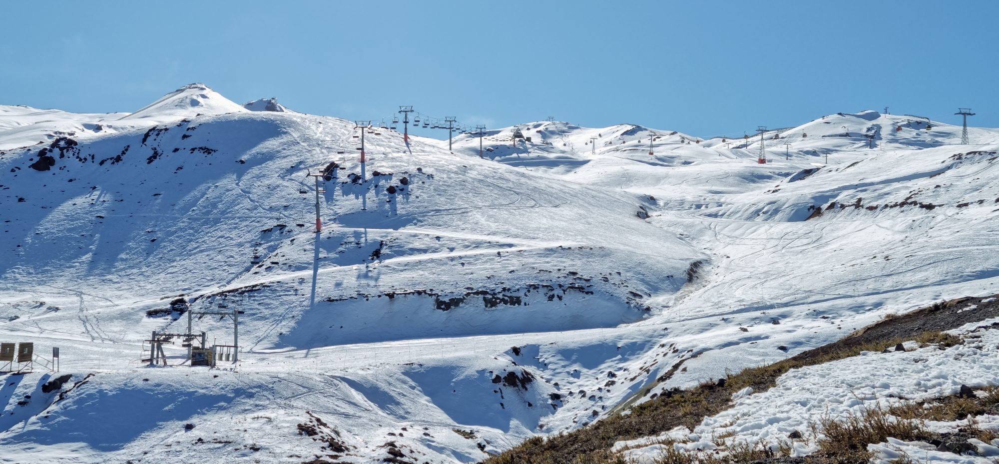 Valle,Nevado,Ski,Resort,At,Chile.
