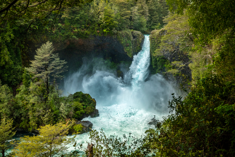 Salto,Huilo,Huilo,,Pangulipulli,,Valdivia,Province,,Los,Lagos,,Chile,On