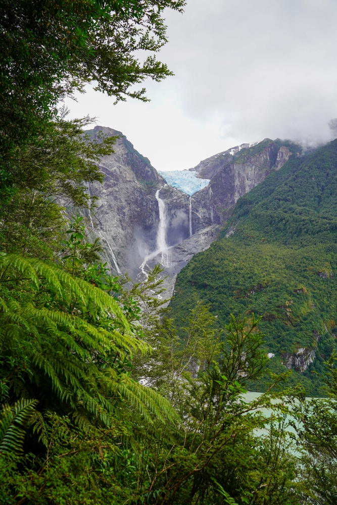 Hanging,Glacier,Or,Glaciar,Colgante,In,Queulat,National,Park,,Patagonia,